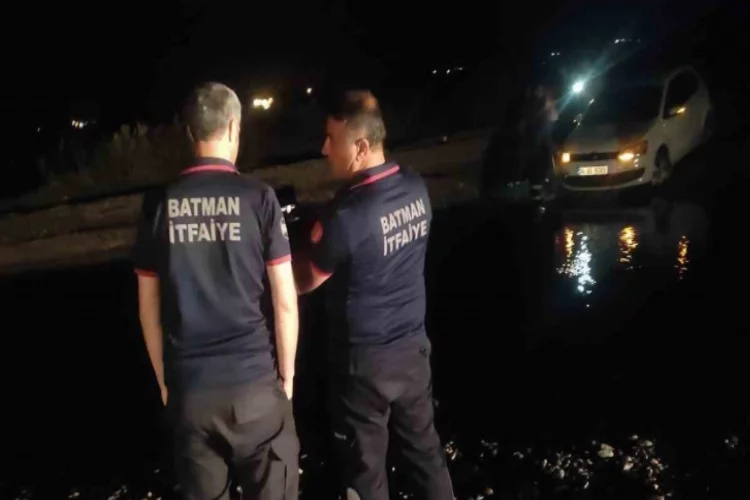 Batman Çayı’nda mahsur kalan 7 araç ve 9 vatandaş kurtarıldı