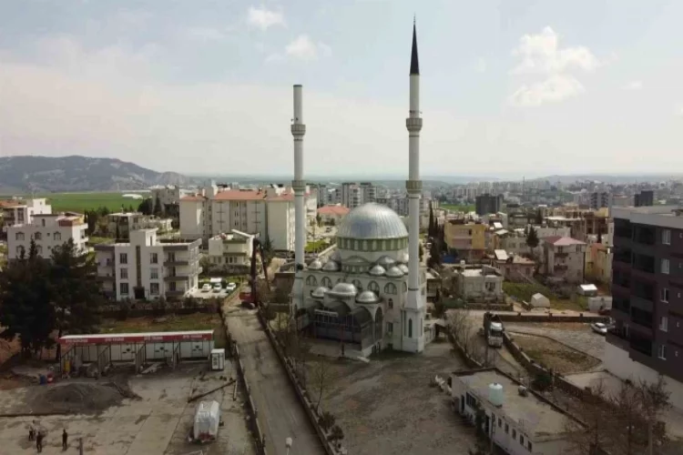 Cami minareleri yıkılıyor