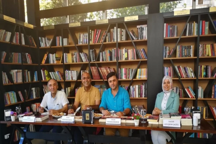 Çınarlı Kitap Kafe'de yazar söyleşileri