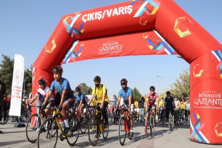 “Cumhuriyet Bisiklet Turu” düzenlendi