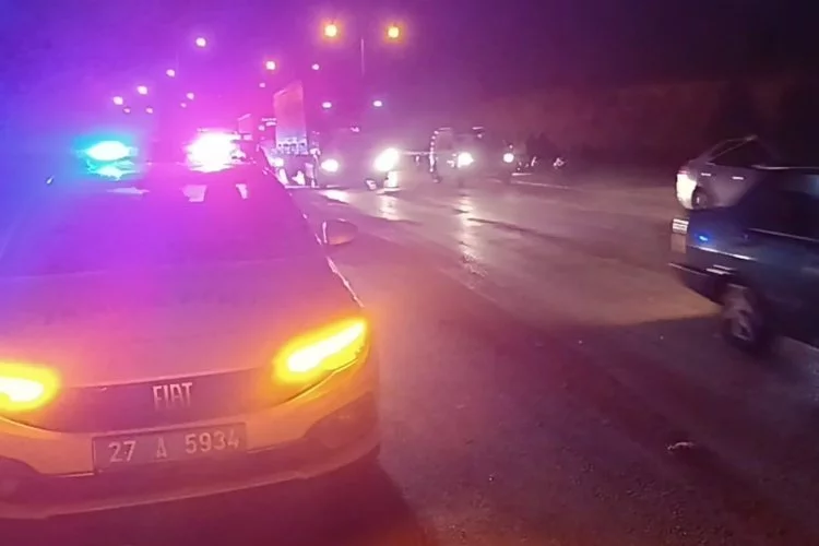 Gaziantep’te zincirleme trafik kazası: 3’ü polis 4 yaralı