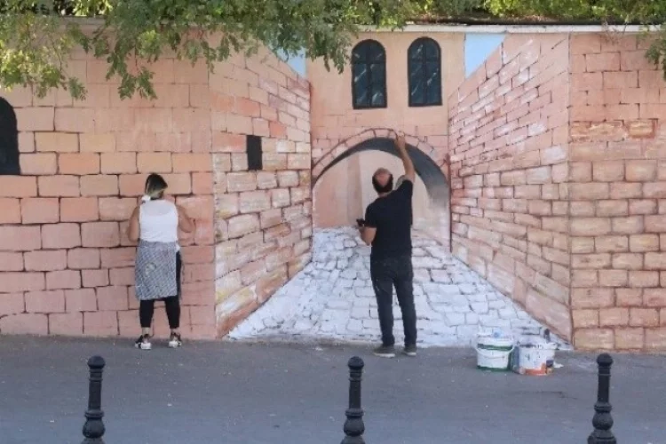 Gaziantep'in tarihi duvarlara yansıtılıyor