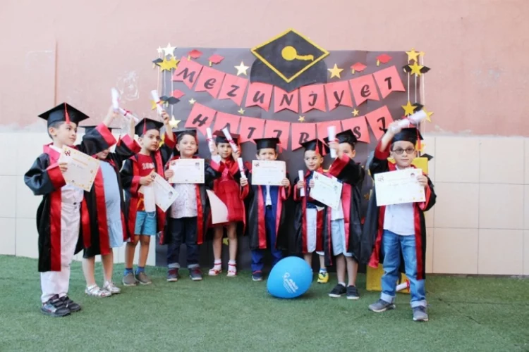 Gaziantep Minik Yıldızlar’dan  tedbirli mezuniyet töreni