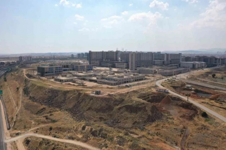 Gaziantep Şehir Hastanesi’nin inşaatına kalındığı yerden devam ediliyor