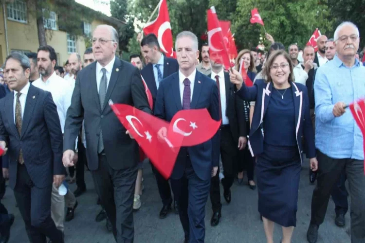 Gaziantep’te ’15 Temmuz’ coşkusu kortej yürüyüşü ile başladı