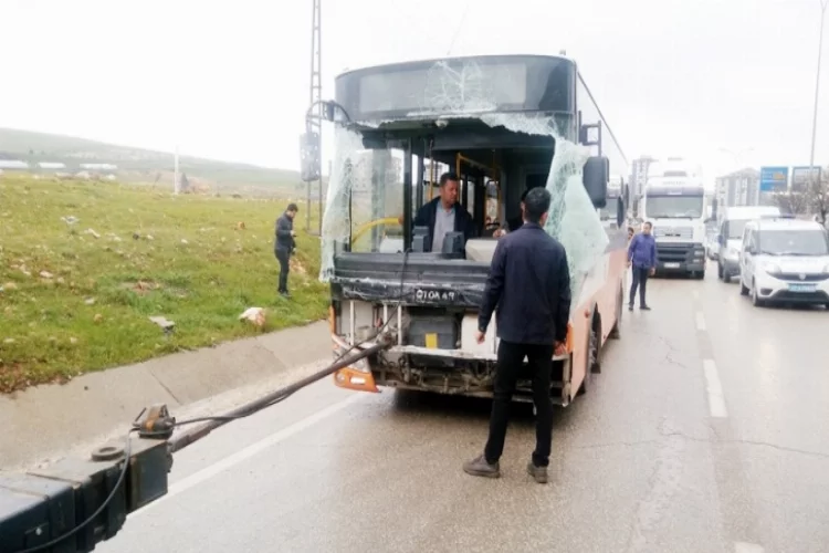 Gaziantep'te belediye otobüsü devrildi: 25 yaralı