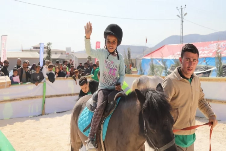 Gaziantep'te çocuklara atla terapi