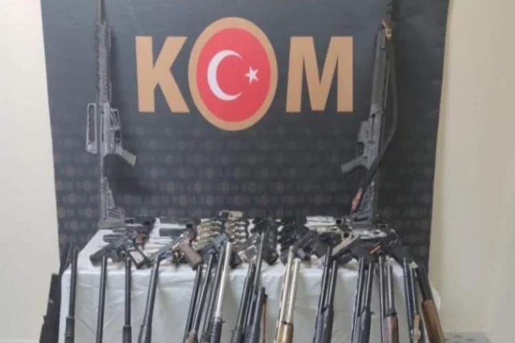Gaziantep’te çok sayıda kurusıkı tabanca ile tüfek ele geçirildi: 1 gözaltı