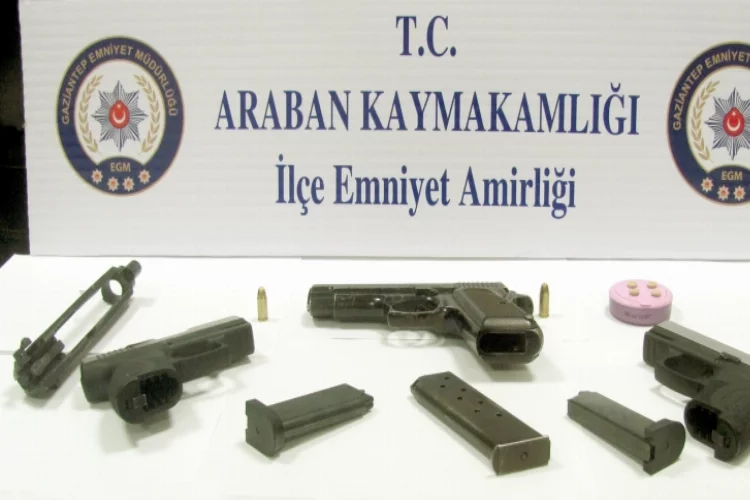 Gaziantep'te durdurulan araçta tabanca ve uyuşturucu