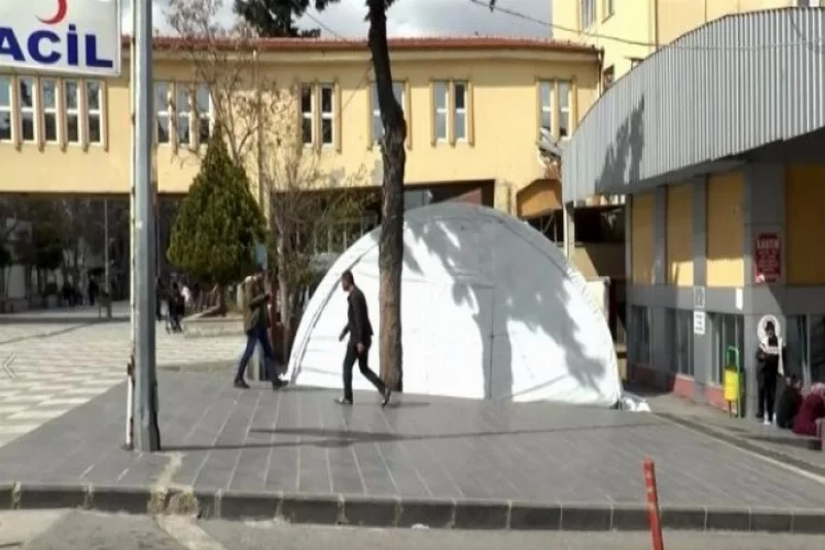Gaziantep'te hastane bahçelerine triaj çadırı kuruldu