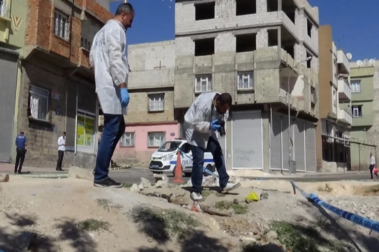 Gaziantep'te kanal temizleyen işçiler el bombası buldu
