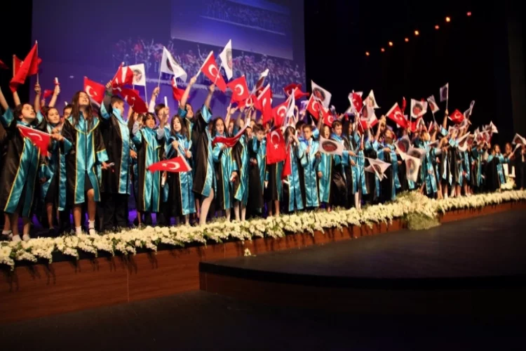 GKV İlkokulu 2017 mezunlarına kep töreni