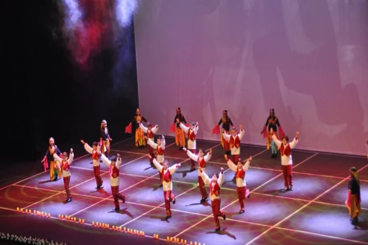 GKV’liler Dansın Renkleriyle Anadolu’yu sahneye taşıdı