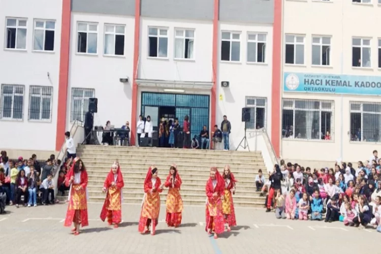 Hacı Kemal Kadooğlu Ortaokulu'nda 23 Nisan coşkusu