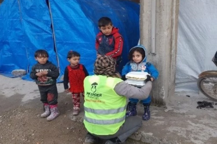 İmkander'den İdlib halkına gıda kömür ve battaniye yardımı