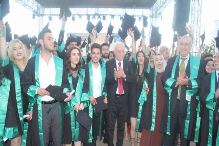 İslam Bilim ve Teknoloji Üniversitesi ilk mezunlarını verdi