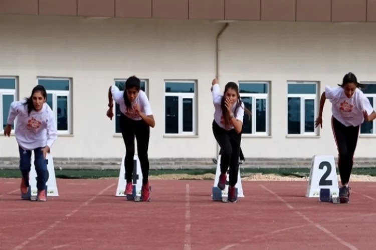 Kadın sporcular 'Kadına Şiddete Dur' demek için koştu