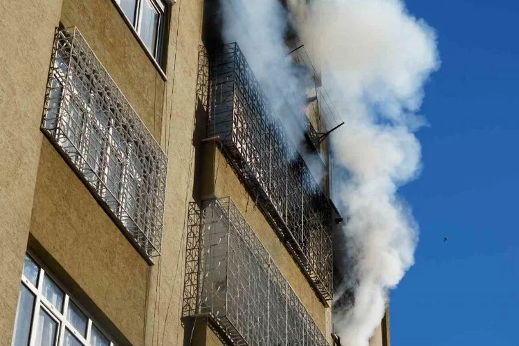 Kilis’te 5 katlı binada çıkan yangın korkuttu