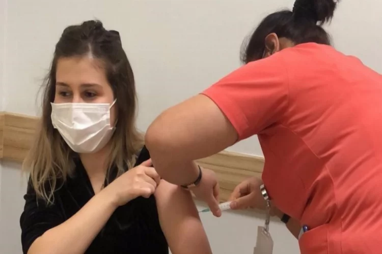 Koronavirüs aşısı sağlık çalışanları için ANKA’da uygulanmaya başlandı