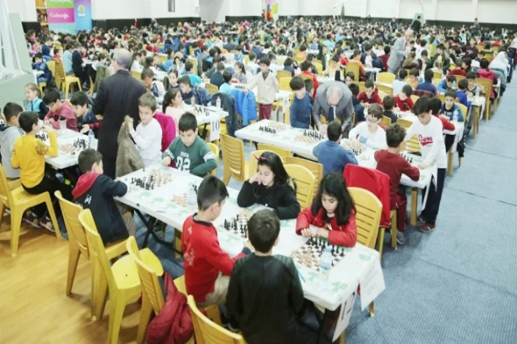 Okullar arası satranç turnuvasına büyük ilgi
