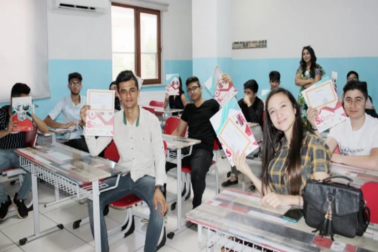 Özel Suat Albayram Anadolu Lisesi'nde karne heyecanı