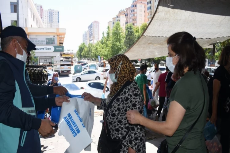 Şahinbey Belediyesi kurban atık poşeti dağıtıyor
