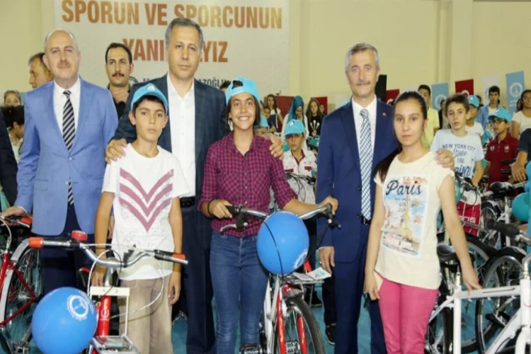 Şahinbey'de 3 bin 500 bisiklet dağıttı