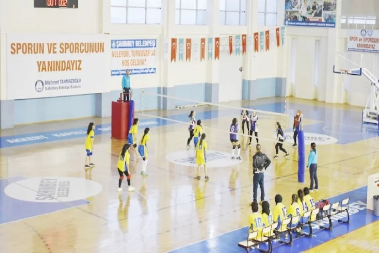 Şahinbey’de kurtuluş kupası voleybol turnuvası başladı