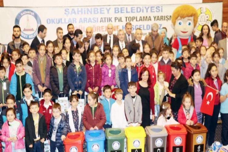 Şahinbey'den en çok atık pil toplayan okullara ödül