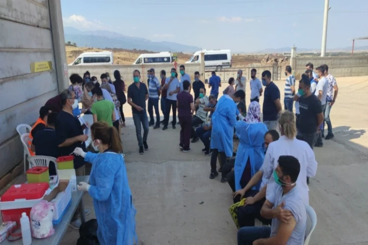 Sanayi şehri Gaziantep’te sanayi çalışanları aşılanıyor