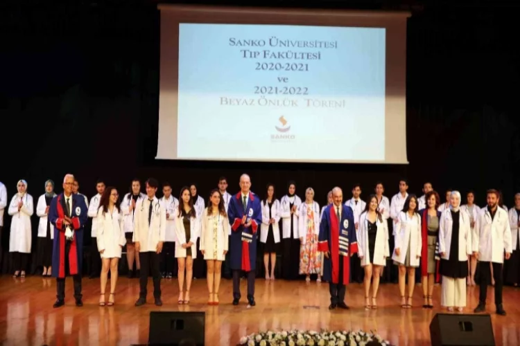 Sanko’da Tıp Fakültesi öğrencileri törenle beyaz önlük giydi