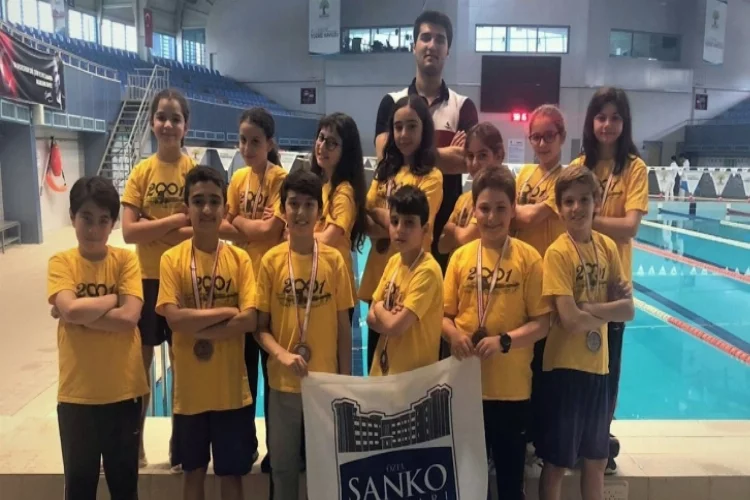 SANKO’lu küçük yüzücüler bölge yarışlarına gidiyor