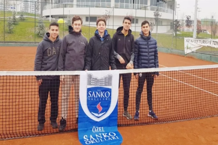 SANKO Okulları tenis takımı il ikincisi