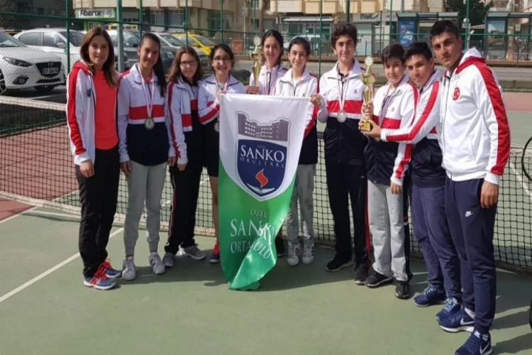 SANKO okulları tenis takımları il ikincisi oldu