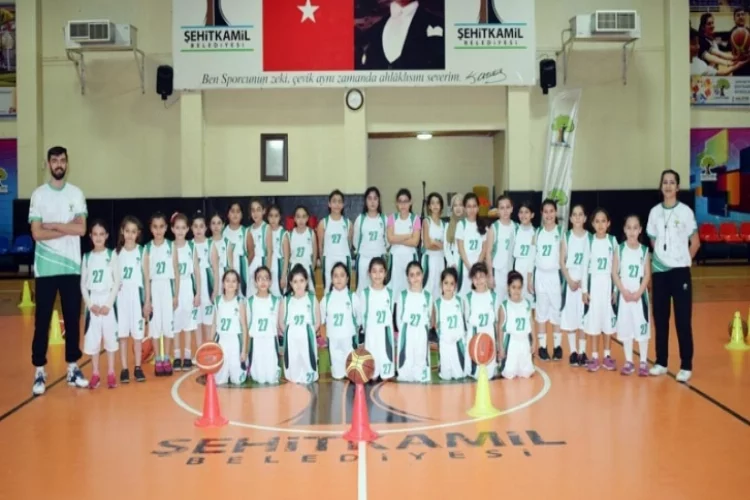 Şehitkamilde’de basketbol spor okulları takdir topluyor
