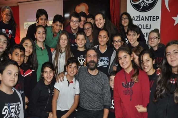 Sinan Tuzcu, memleketi Gaziantep'te öğrencilerle buluştu