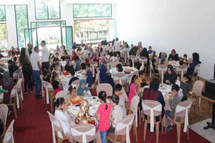 Türk ve Suriyeli çocuklar yemekte bir araya geldi