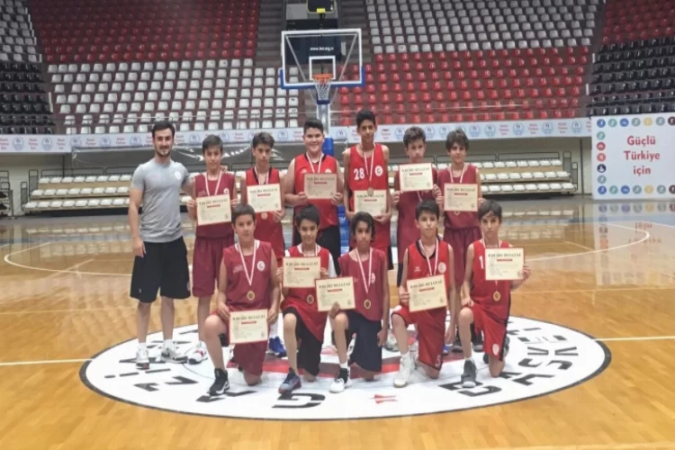 U12’de Gaziantep Basketbol şampiyon oldu