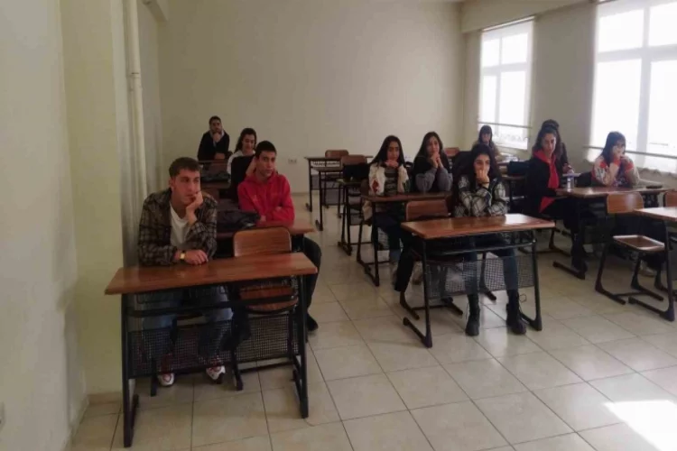 Üniversite sınavlarına hazırlanan öğrencilerin ilk dersi ‘deprem’ oldu
