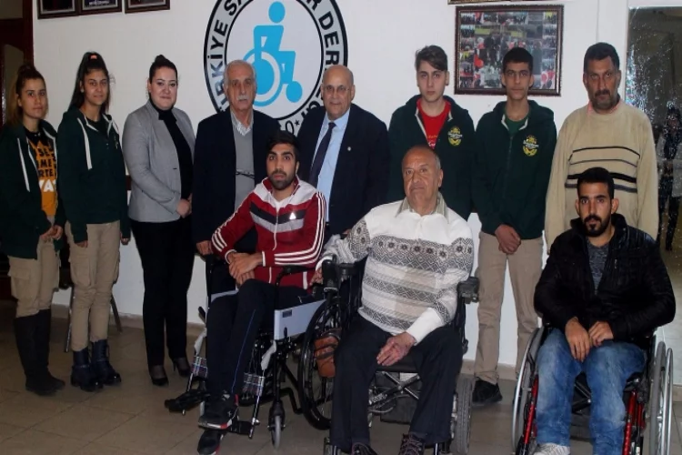 Ünsal Ören Eğitim Kurumları tekerlekli sandalye yardımı