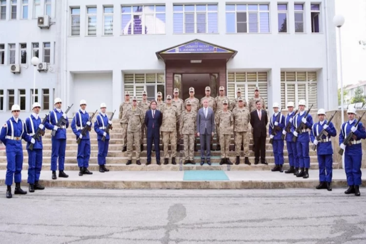 Vali Gül İl Jandarma Komutanlığını ziyaret etti